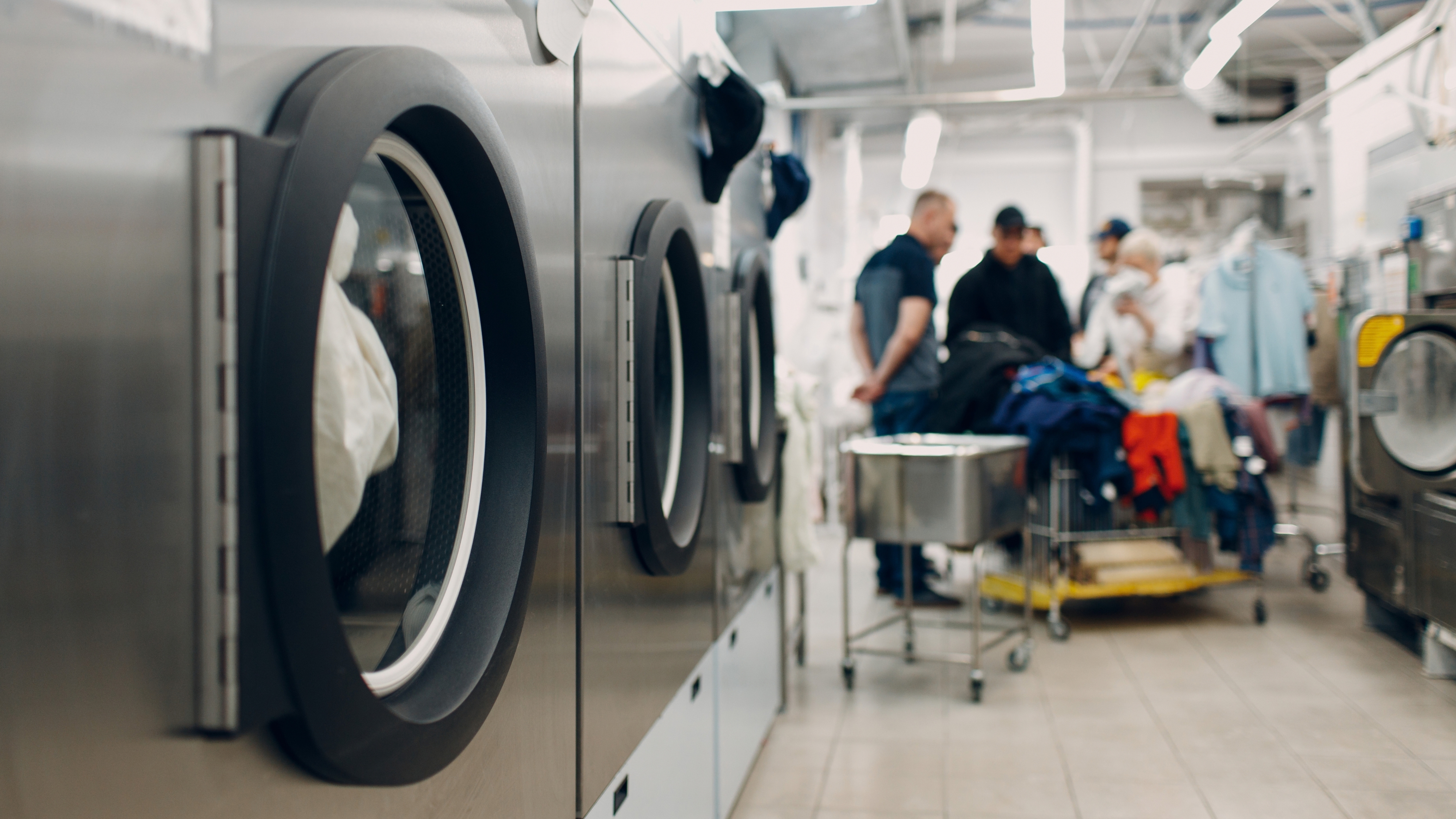 How Much Does It Cost to Wash Clothes at the Laundromat? | HappyNest