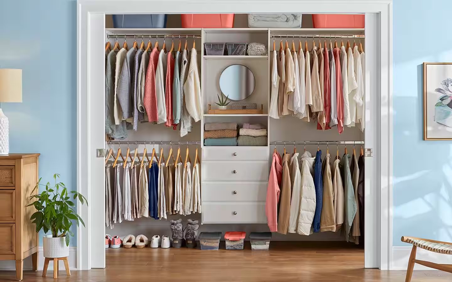 https://14500231.fs1.hubspotusercontent-na1.net/hubfs/14500231/small-closet-organization-section-1.jpg